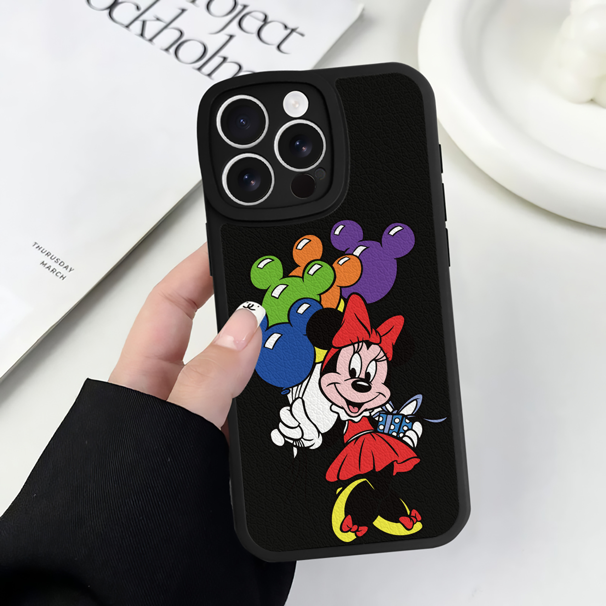 （画像用） ミッキーマウス Mickey Mouse 【iPhone 16シリーズ対応】シリコンスマホケース（レザー調） 材質：シリコン